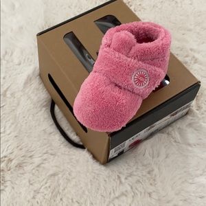 Baby girl infant ugg slippers 2/3 6-12 months pink